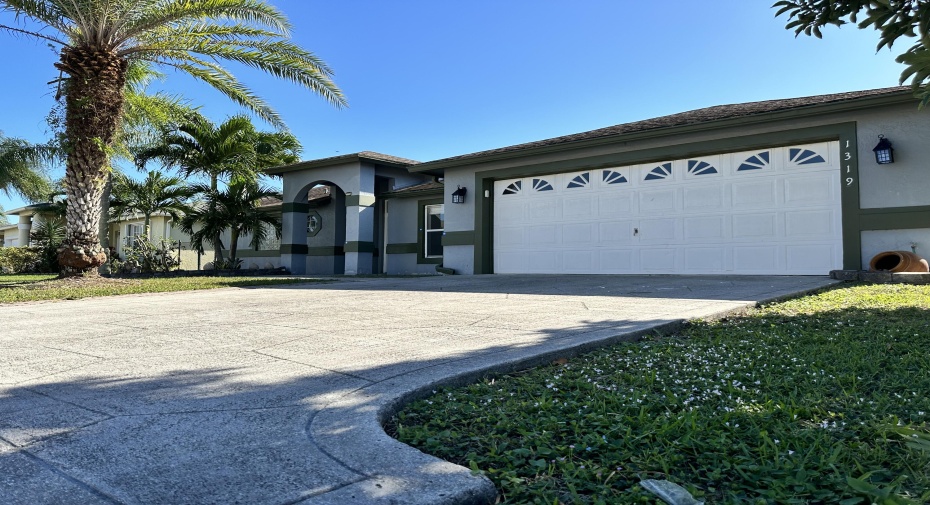 1319 Monteray Way, Greenacres, Florida 33413, 3 Bedrooms Bedrooms, ,2 BathroomsBathrooms,Residential Lease,For Rent,Monteray,RX-10944583