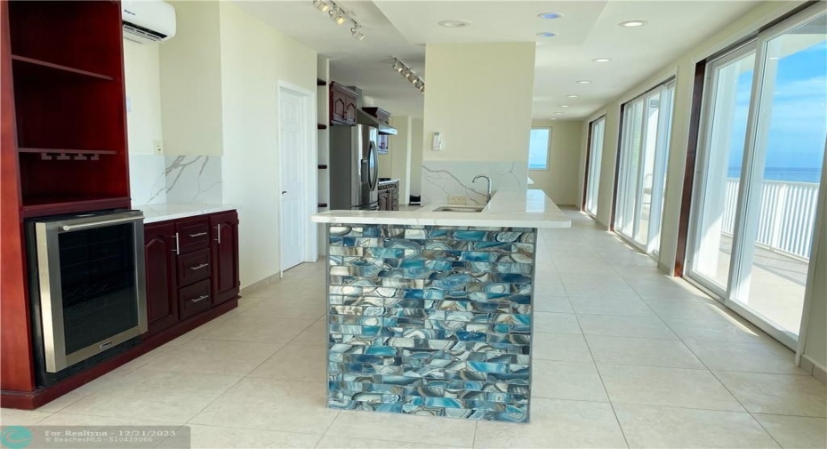 wet bar on second level facing the sea