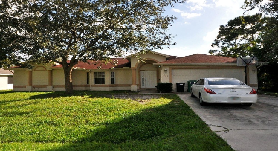 1238 SW Albenga Avenue, Port Saint Lucie, Florida 34953, 3 Bedrooms Bedrooms, ,2 BathroomsBathrooms,Residential Lease,For Rent,Albenga,1,RX-10944835