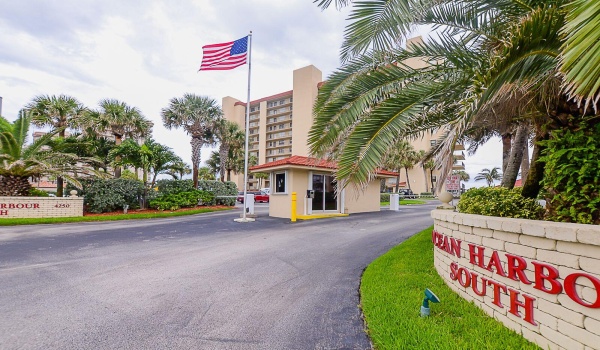 4250 N Highway A1a Unit 106, Hutchinson Island, Florida 34949, 2 Bedrooms Bedrooms, ,2 BathroomsBathrooms,Residential Lease,For Rent,Highway A1a,1,RX-10884281