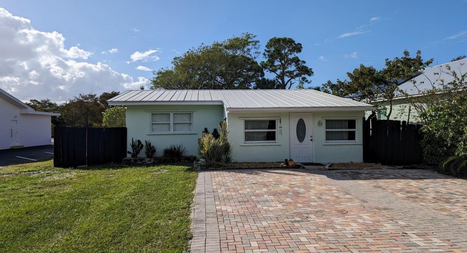 932 SE 5th Street, Stuart, Florida 34994, 2 Bedrooms Bedrooms, ,2 BathroomsBathrooms,Residential Lease,For Rent,5th,RX-10938032