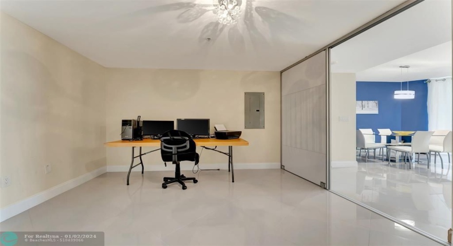 office or 3rd bedroom