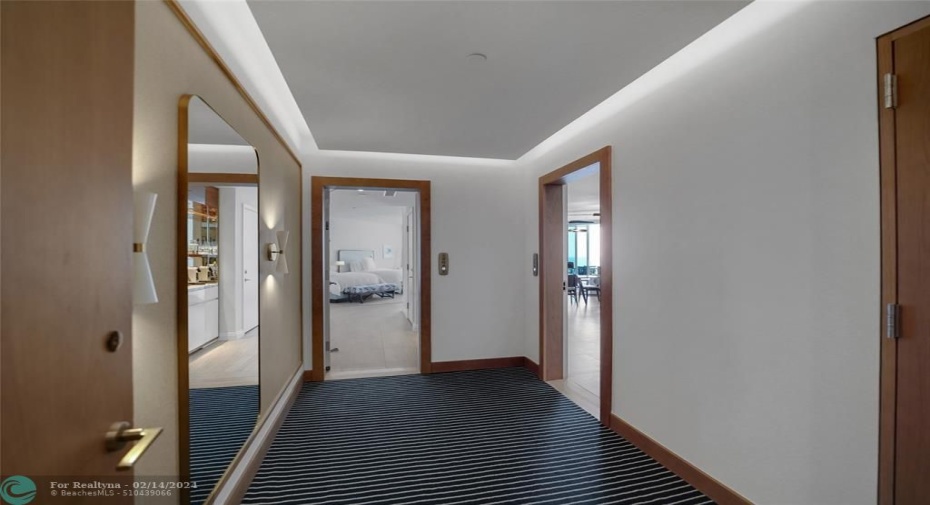 FOYER / two separate Suites