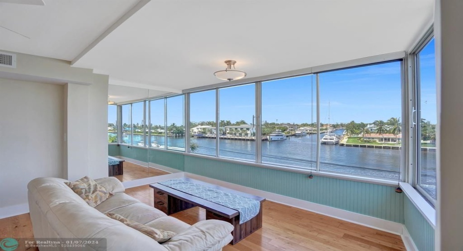 Intracoastal Waterfront Views-watch the boats go by.