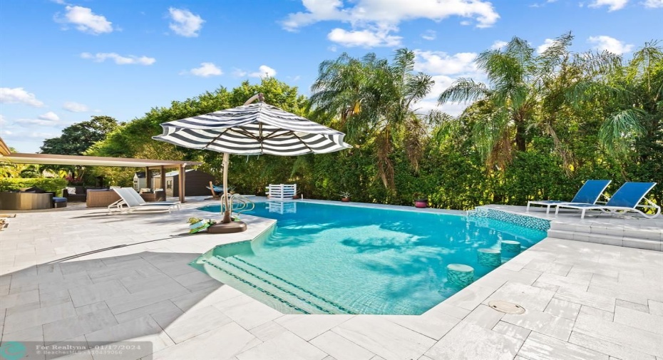 swimming pool for 11400 NW 27th