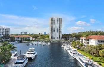 Wide entry from the Intracoastal Waterway