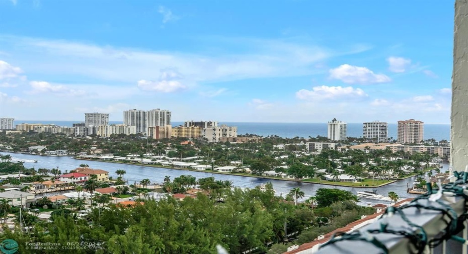 Spectacular ocean and Intracoastal views from the balcony..!