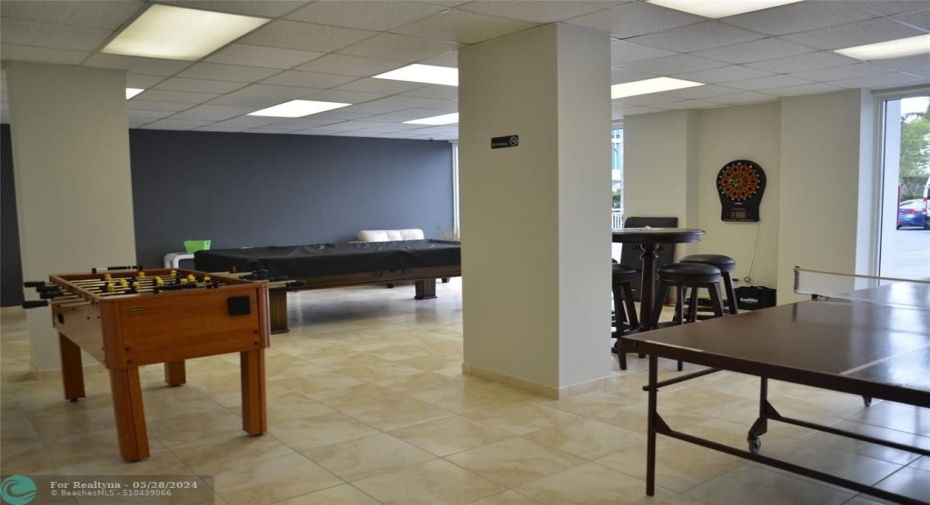 Private Community Room offers Billard Table, Ping Pong Table & More!!!