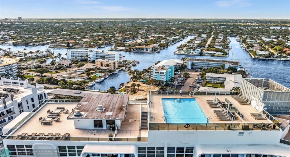 Rooftop Amenities with Intracoastal View