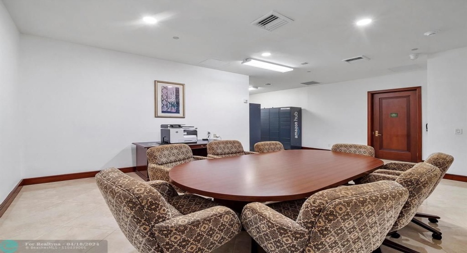 Conference Room / Amazon HUB