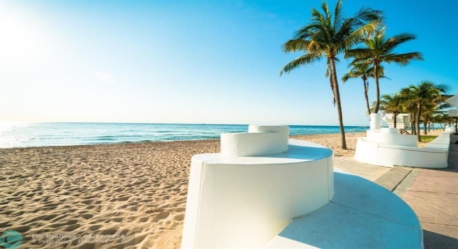 10 MINUTES TO LAUDERDALE BY THE SEA AND FORT LAUDERDALE ATTRACTIONS!