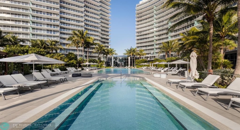 Main Pool & Oceanfront Hot Tub