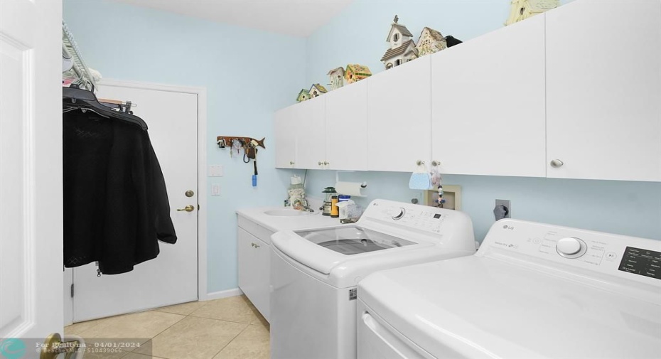 LAUNDRY ROOM NEWER WASHER