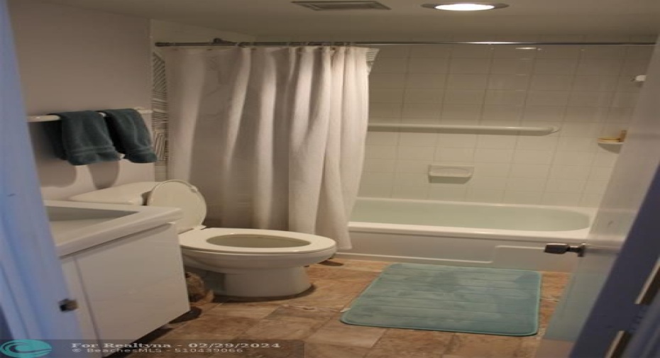 Common bathroom with tub/shower.