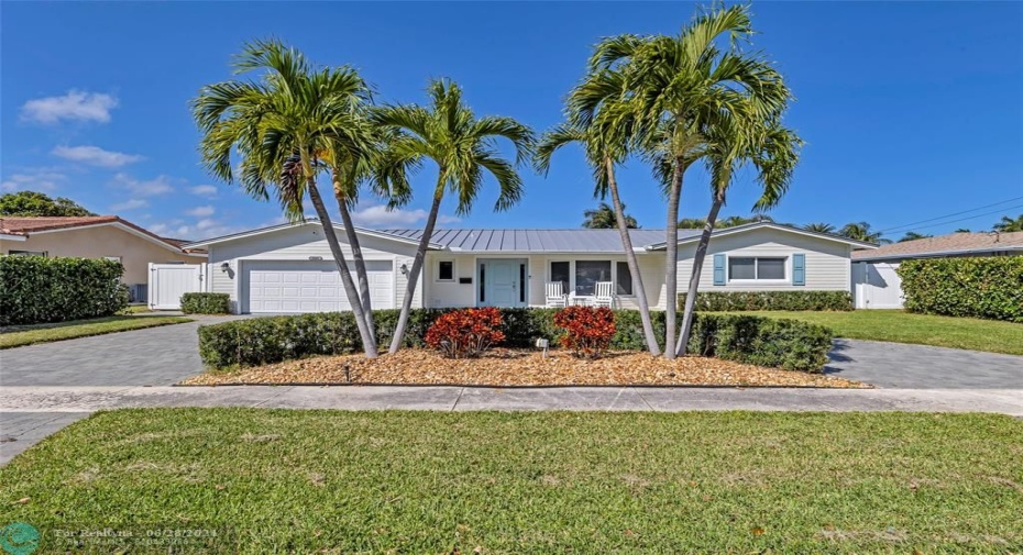 Great location right on the water in desirable Lighthouse Point