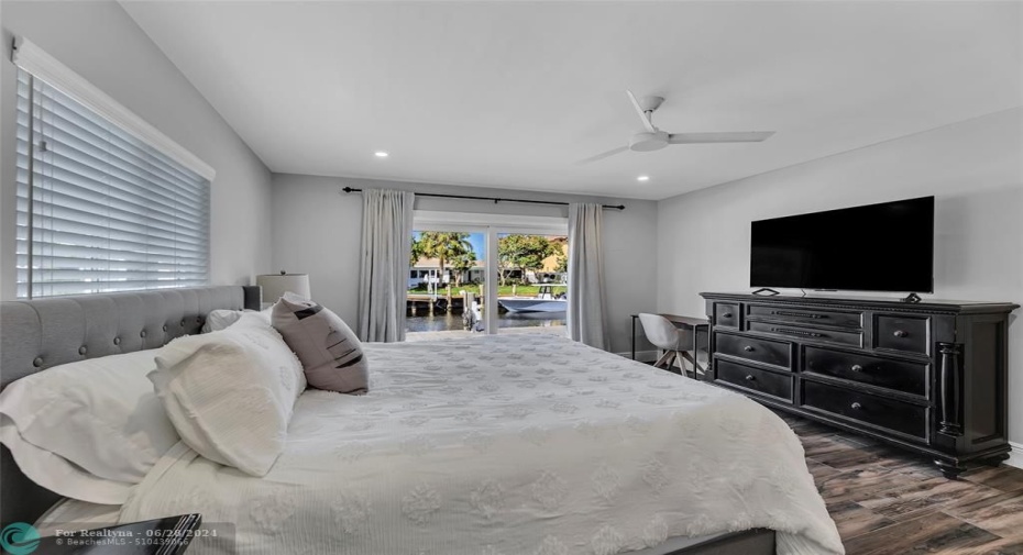 Large and spacious master Bedroom with en-suite bathroom