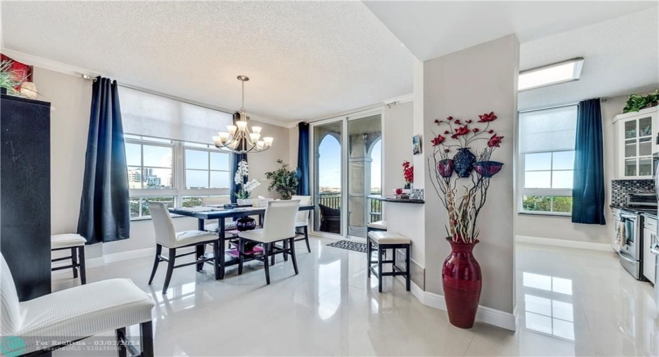 Beautiful bright & light condo close to all of the action Las Olas Blvd & Fort Lauderdale has to offer!