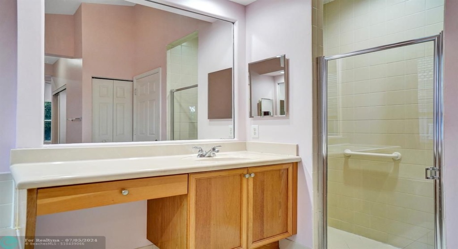 Two vanities in main bathroom