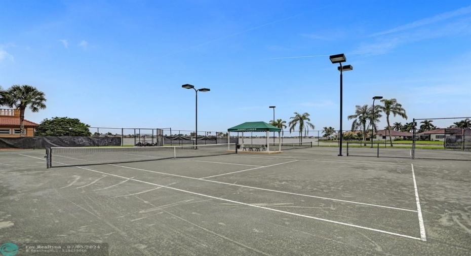 HOA tennis courts