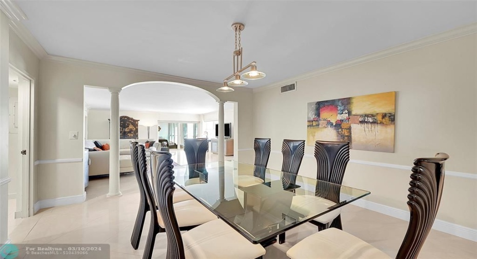 Rarely found in a condo hi rise: spacious formal dining room