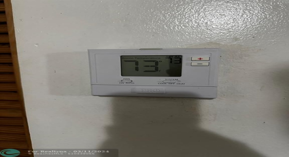 Apt 4, thermostat