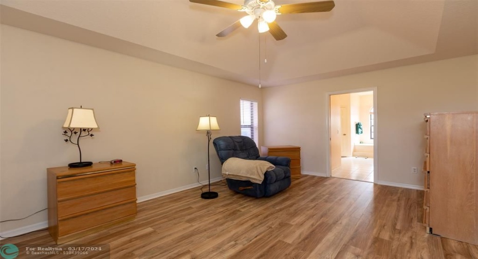 Tray ceilings, new vinyl flooring and freshly painted.