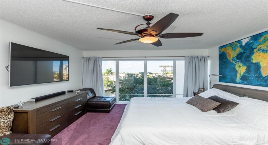 Floor to ceiling glass in the bedroom