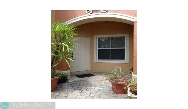 Entry way and front Courtyard