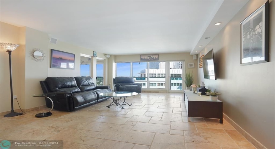 High floor views from this bright 17th floor oceanfront apartment.