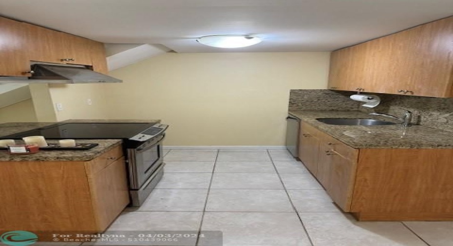 granite counters; no refrigerator