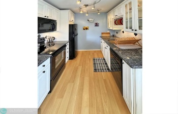 Beautifully Renovated Galley Kitchen