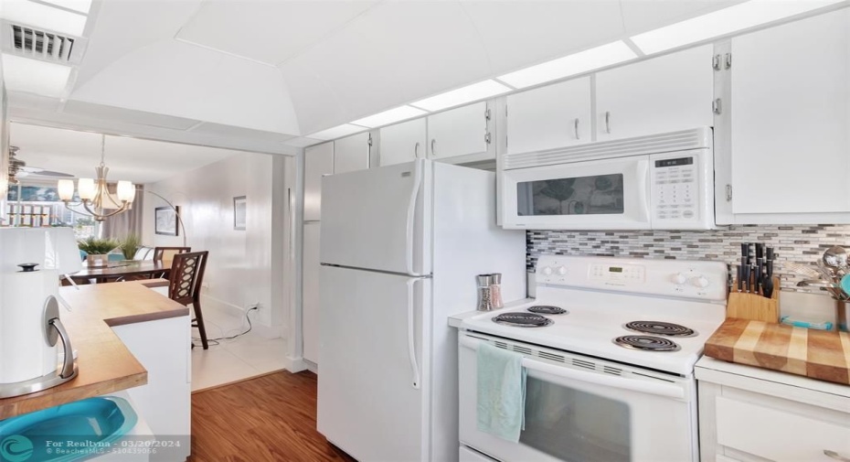 ALL WHITE KITCHEN