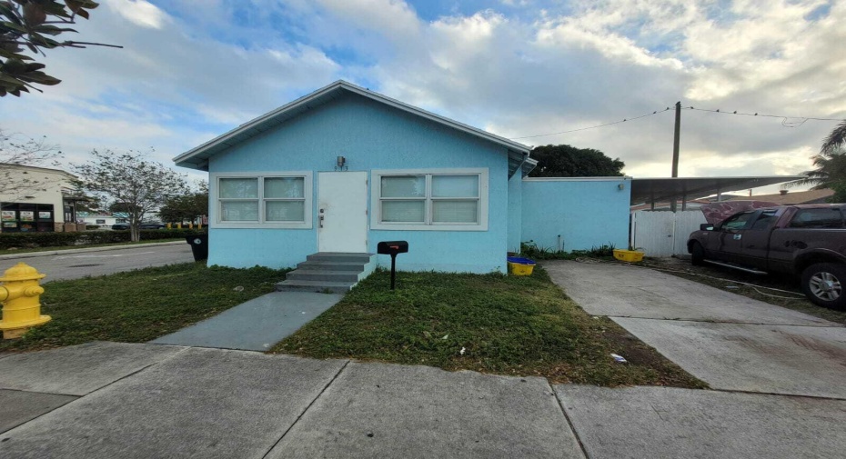 913 10th Avenue, Lake Worth Beach, Florida 33460, 3 Bedrooms Bedrooms, ,2 BathroomsBathrooms,Single Family,For Sale,10th,RX-10947548