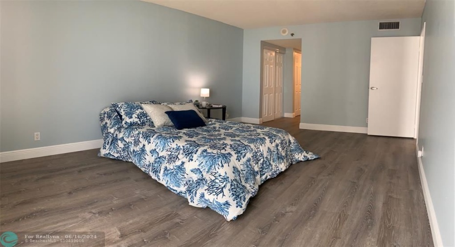 Space for a king size bed & much MORE!