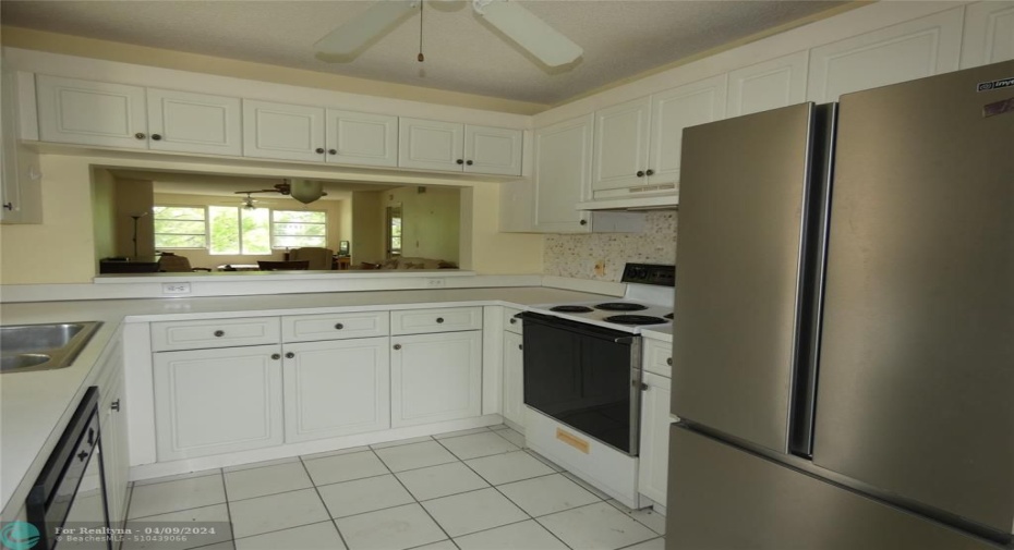 Kitchen with Ample Countertop & Cabinet Space