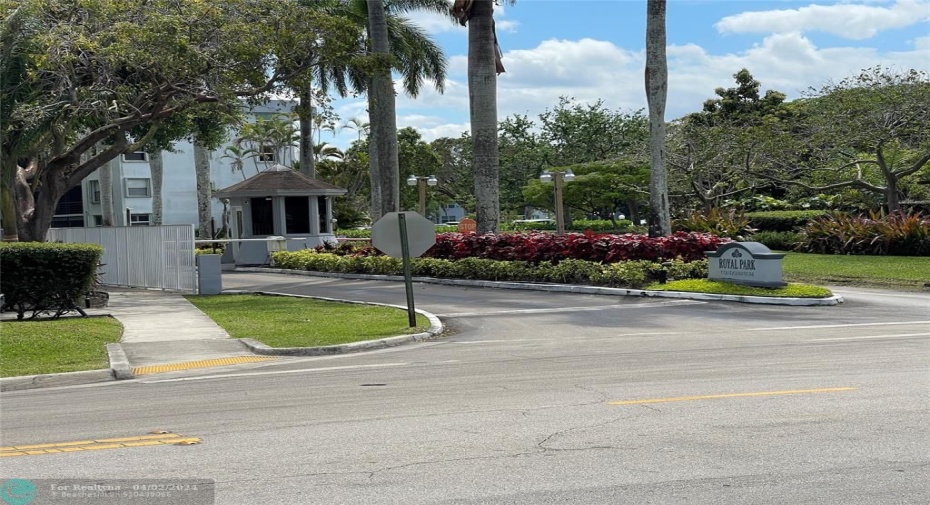 Entrance to the Royal Park complex