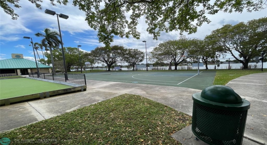 In addition to basket ball, racquet ball, this park also has several tennis pickleball courts