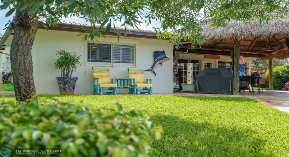 The yard is just beautifully landscaped and cared for.  Imagine sitting here and relaxing while enjoying the water view~