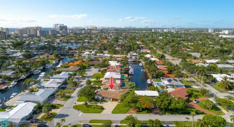 Literally minutes to the Hillsboro Inlet and out you go to the sparkling Atlantic ocean!