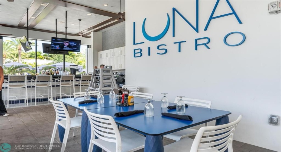 Luna Bistro Restaurant