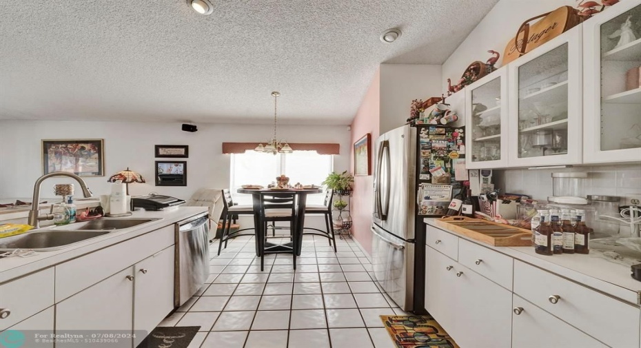 The spacious countertops provide ample room for prepping meals, tackling homework projects, or laying out a buffet spread to impress your guests.