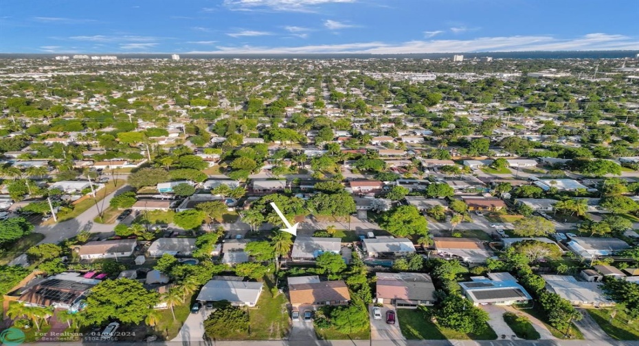 Minutes to Deerfield and Pompano Beach, Public Golf Courses, Shopping, and More