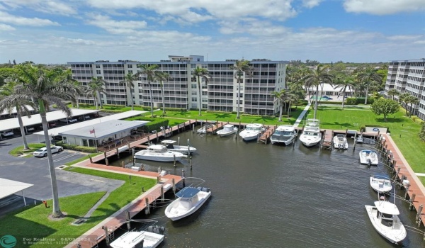 PRIVATE MARINA WITH AVAILABLE BOAT SLIPS