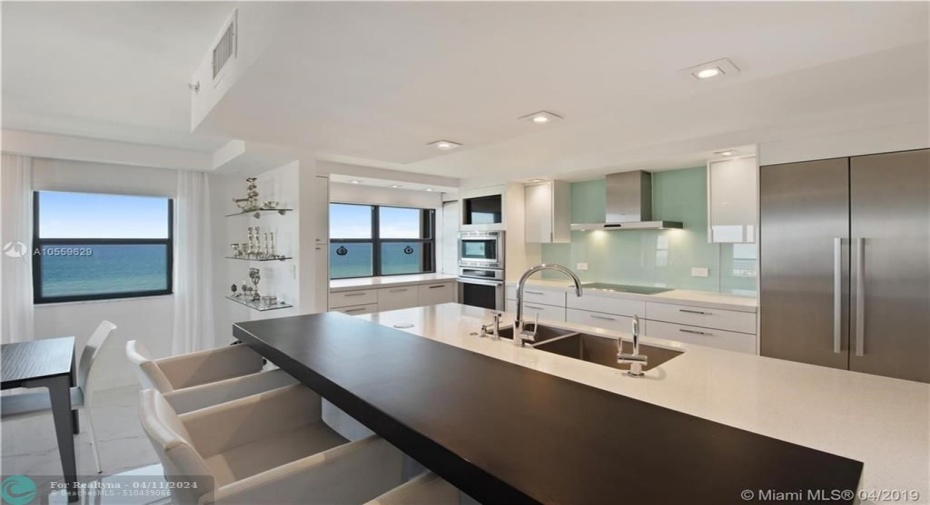 Gorgeous kitchen with a view!