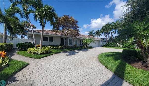 Fabulous renovation just off the Intracoastal Waterway