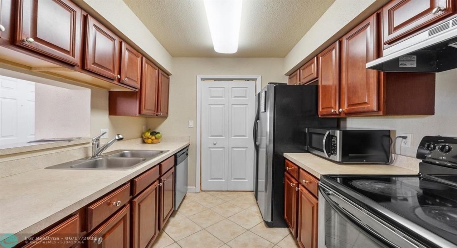 Updated kitchen features stainless steel appliances!