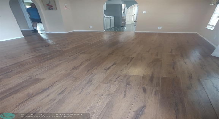 New Vinyl wood flooring Liv area
