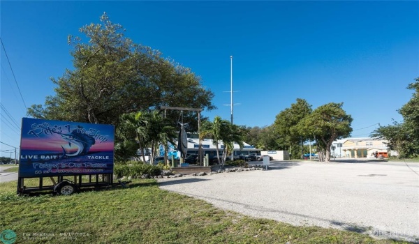 Prime location with 124ft overseas highway