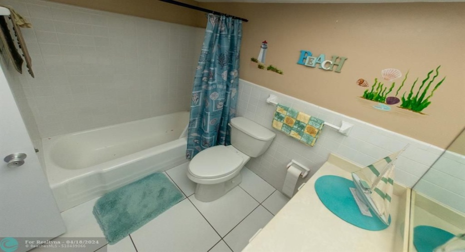 Guest Bath with tub/shower combination
