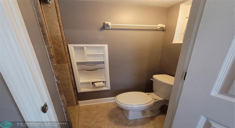 Second bathroom / saturno marble shower